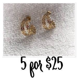 🚨CLOSET CLOSING🚨 Double Hoop Gold Toned Cut Out Earrings